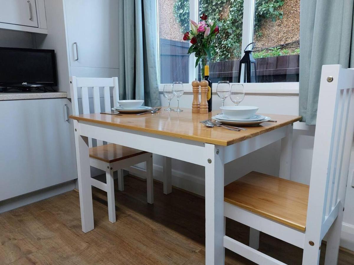 Inviting 1-Bed Apartment In Херн Бей Екстериор снимка
